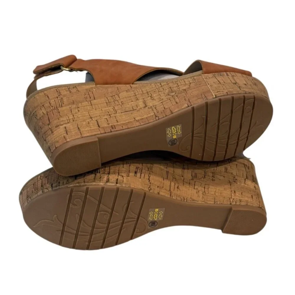 CL by Laundry Women's Dream Girl Sandals Criss Cross Clay Size 8 NIB